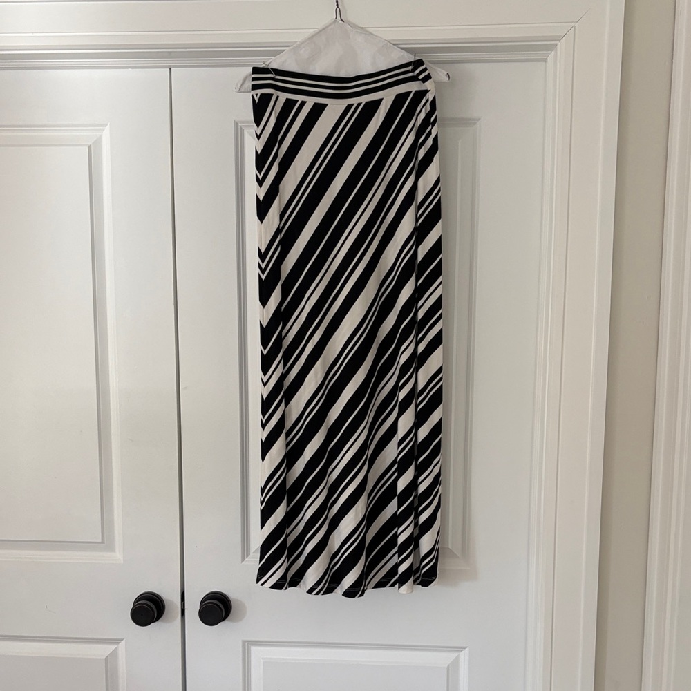 Ann Taylor petite 
Black and White Diagonal Striped Maxi Skirt